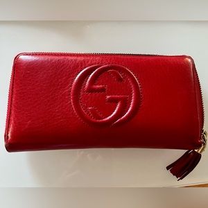 Gucci Soho zip around wallet